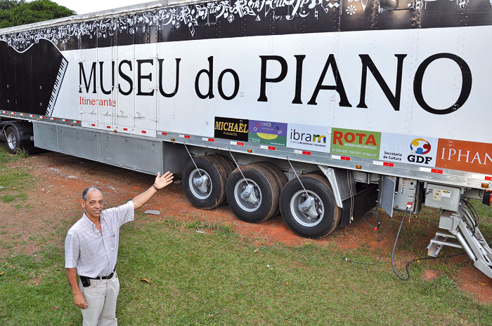 Rogério Resende, idealizador do Projeto Museu Itinerante do Piano